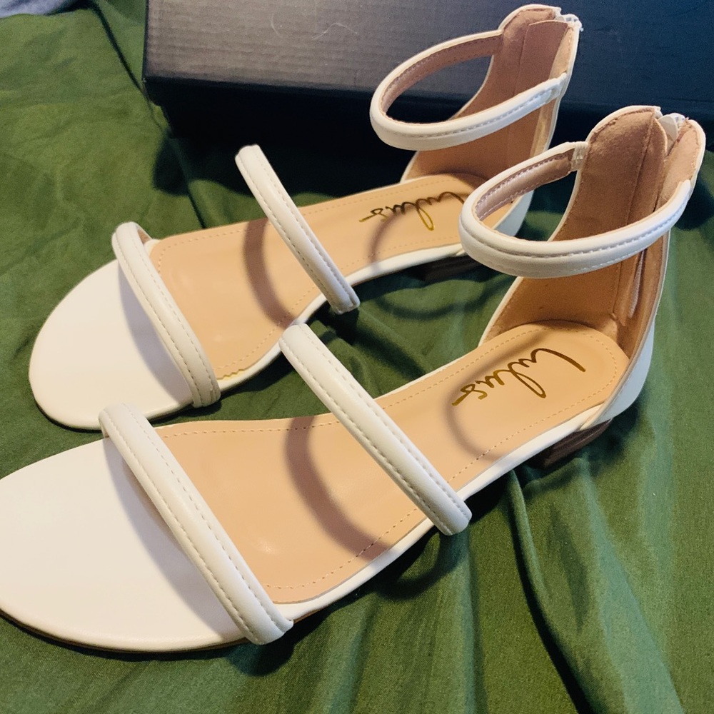 Brand New Quin White Flat Sandals , never been worn. Size 7